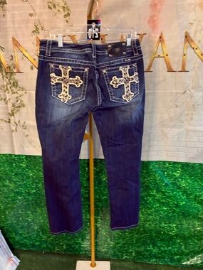 #210 Miss Me Signature Rise Straight Jeans Size 34